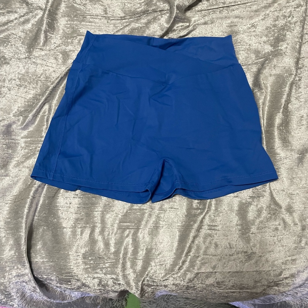 V high waisted butt scrunch blue cargo shorts